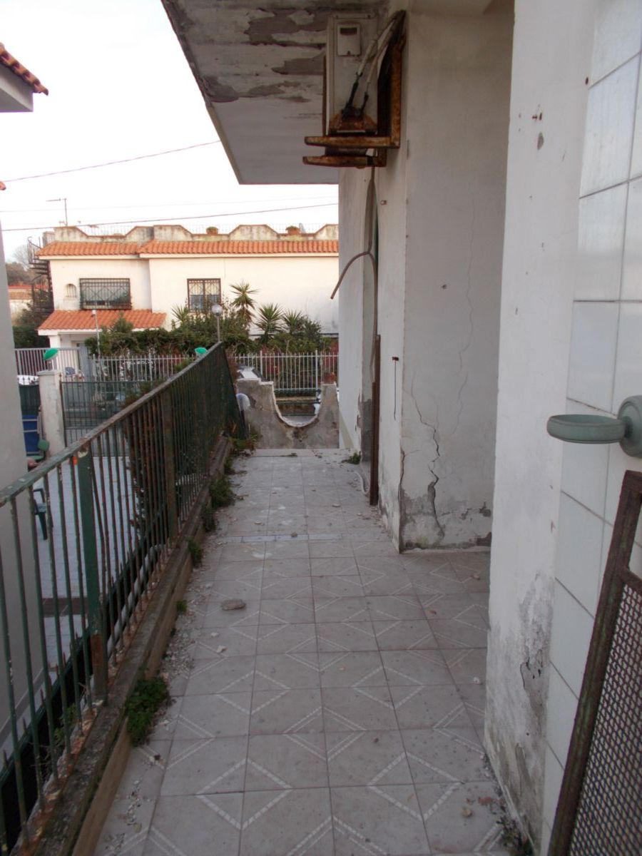 VENDESI Villa trifamiliare in Parco Seit, Lago Patria